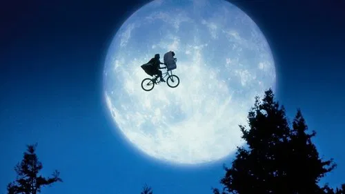 Vale a pena assistir E.T.: O Extraterrestre? Nota, Elenco e Onde passa dublado